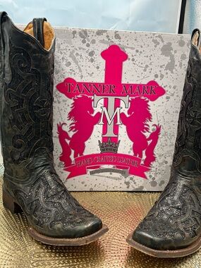 Tanner Mark women 8 iron cross inlay cowgirl boots